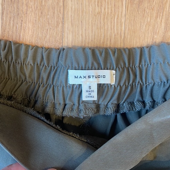 Max Studio green khaki pants size S - Picture 2 of 3
